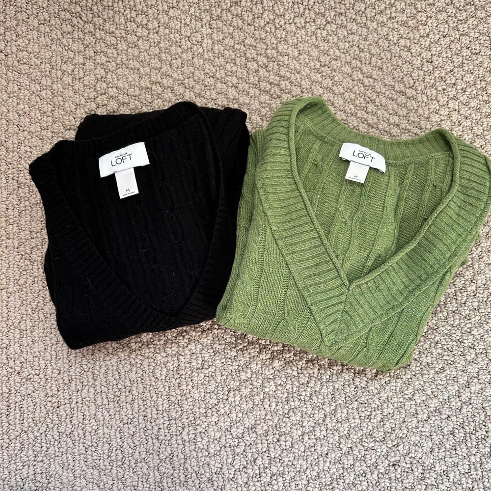 ✨Bundle✨Ann Taylor LOFT Women's V-Neck black and green Cable knit Sweaters